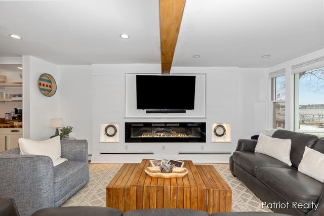 16631 Lakeview Street, Ferrysburg City, MI 49456