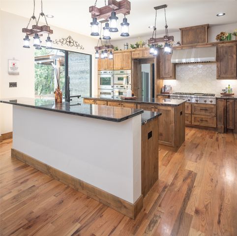 328 Wolf Front Road, Van Alstyne, TX 75495
