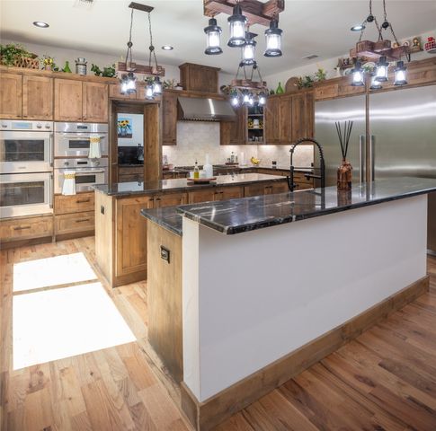 328 Wolf Front Road, Van Alstyne, TX 75495
