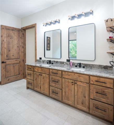 328 Wolf Front Road, Van Alstyne, TX 75495