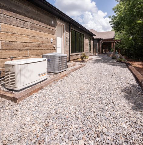 328 Wolf Front Road, Van Alstyne, TX 75495