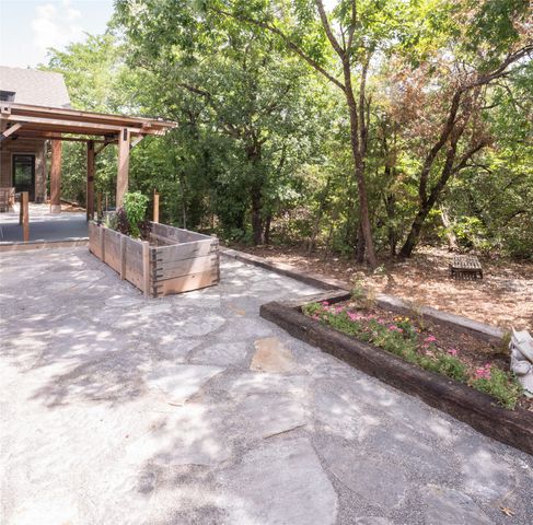 328 Wolf Front Road, Van Alstyne, TX 75495