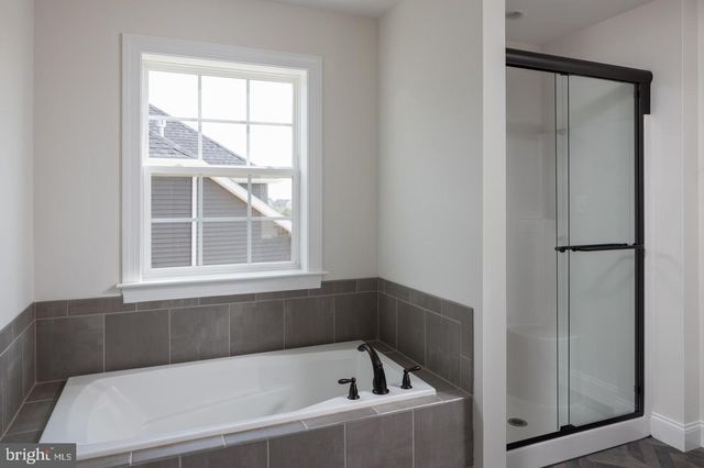 1650 YANKEELAND DR, Frederick, MD 21702