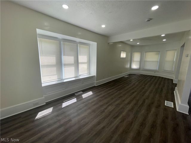 14101 Strathmore Avenue, East Cleveland, OH 44112