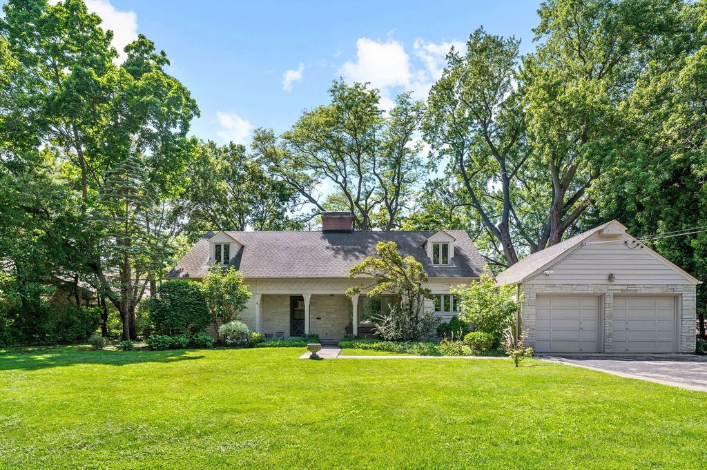 1360 Sunview Lane, Winnetka, IL 60093