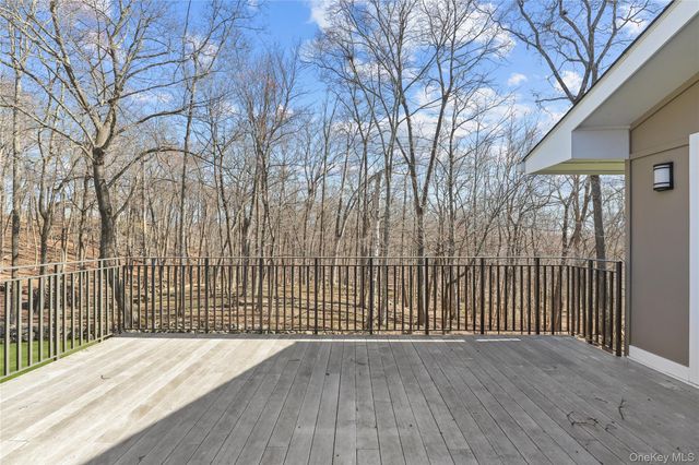 12 Skytop Drive, Katonah, NY 10536