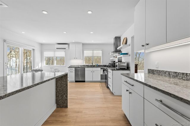 12 Skytop Drive, Katonah, NY 10536