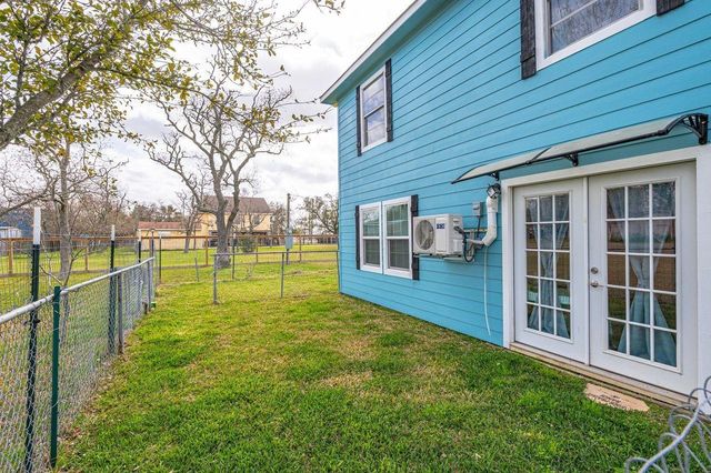 1619 Fm 517 Road E, Dickinson, TX 77539