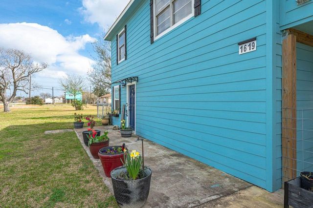 1619 Fm 517 Road E, Dickinson, TX 77539