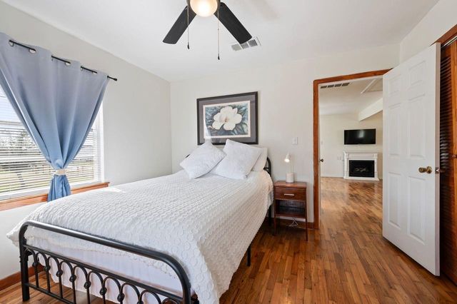 1619 Fm 517 Road E, Dickinson, TX 77539