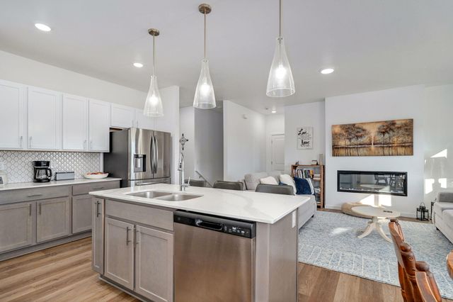 3974 E Wilson's Valley Boulevard, Brookline, MO 65619