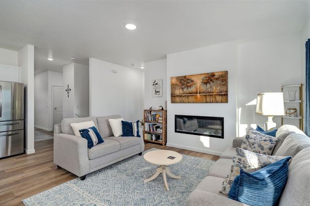 3974 E Wilson's Valley Boulevard, Brookline, MO 65619