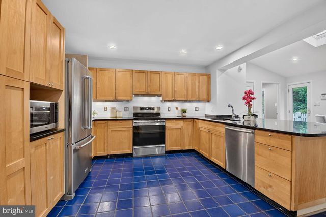 9305 LINDEN AVE, Bethesda, MD 20814