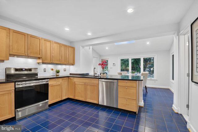 9305 LINDEN AVE, Bethesda, MD 20814