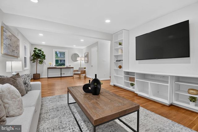 9305 LINDEN AVE, Bethesda, MD 20814
