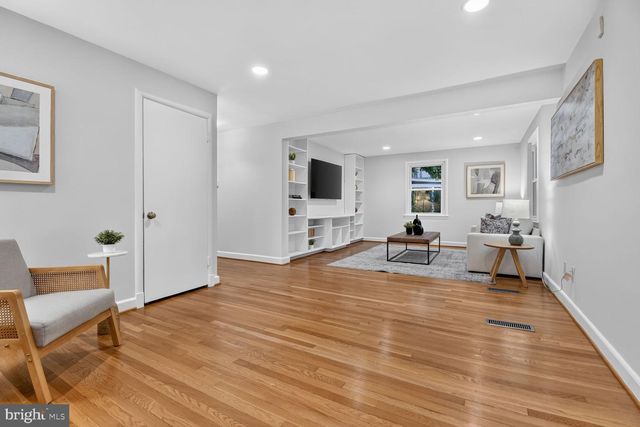 9305 LINDEN AVE, Bethesda, MD 20814