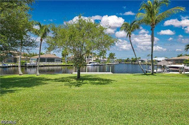 5514 Merlyn LN, Cape Coral, FL 33914