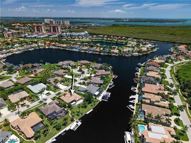 5514 Merlyn LN, Cape Coral, FL 33914
