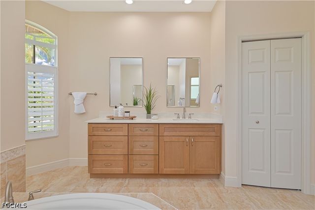 5514 Merlyn LN, Cape Coral, FL 33914