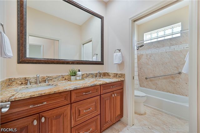 5514 Merlyn LN, Cape Coral, FL 33914