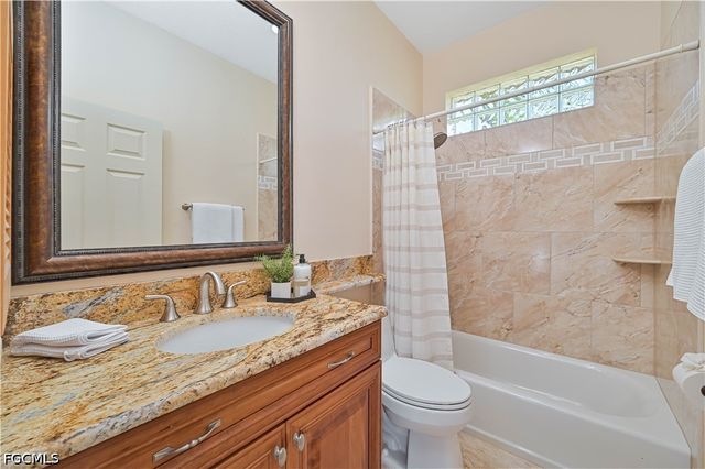 5514 Merlyn LN, Cape Coral, FL 33914