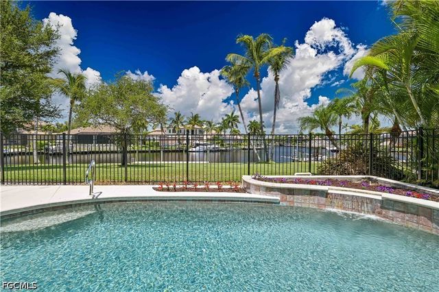 5514 Merlyn LN, Cape Coral, FL 33914