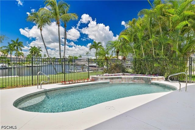 5514 Merlyn LN, Cape Coral, FL 33914