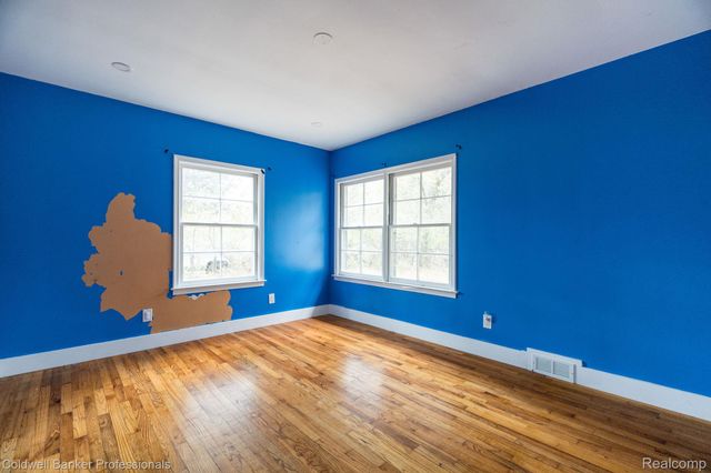22806 Carleton Avenue, Southfield, MI 48033