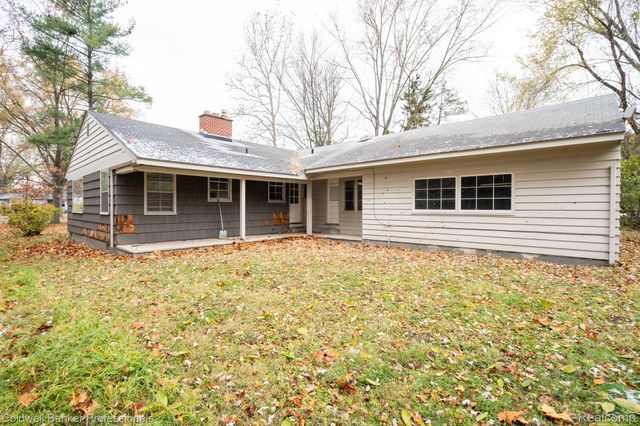 22806 Carleton Avenue, Southfield, MI 48033