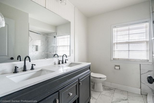 22806 Carleton Avenue, Southfield, MI 48033