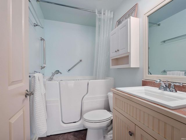 0575 E 635 S, Wolcottville, IN 46795