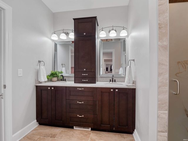 0575 E 635 S, Wolcottville, IN 46795