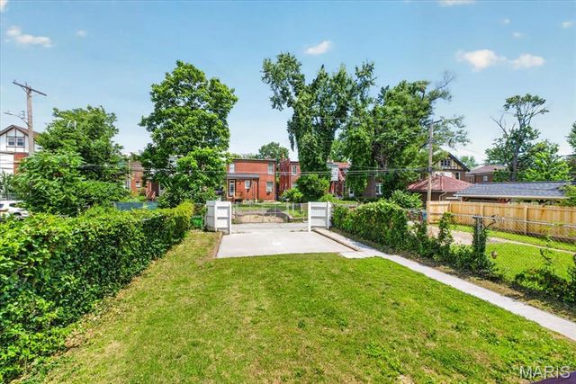 5911 Pershing Avenue, St Louis, MO 63112
