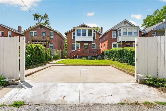 5911 Pershing Avenue, St Louis, MO 63112