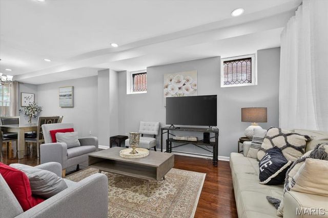 5911 Pershing Avenue, St Louis, MO 63112