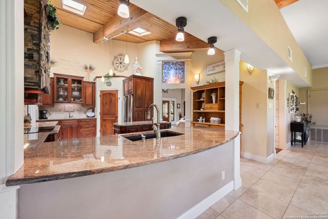 8110 park lane, Garden Ridge, TX 78266