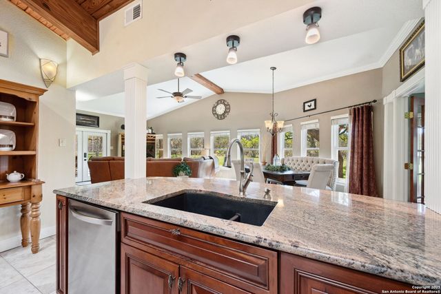 8110 park lane, Garden Ridge, TX 78266