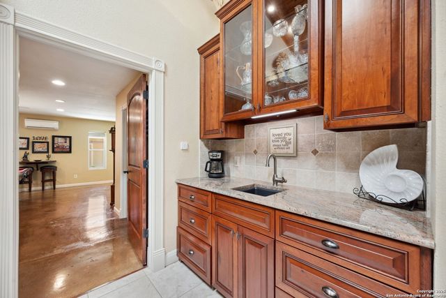 8110 park lane, Garden Ridge, TX 78266