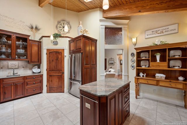 8110 park lane, Garden Ridge, TX 78266