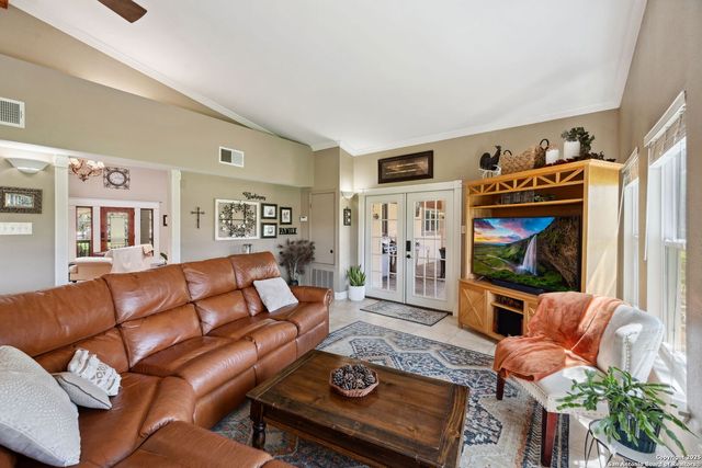 8110 park lane, Garden Ridge, TX 78266