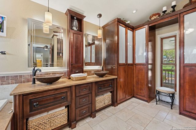 8110 park lane, Garden Ridge, TX 78266