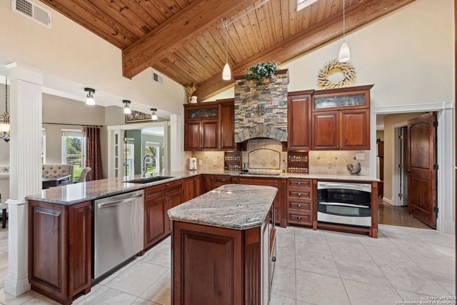 8110 park lane, Garden Ridge, TX 78266