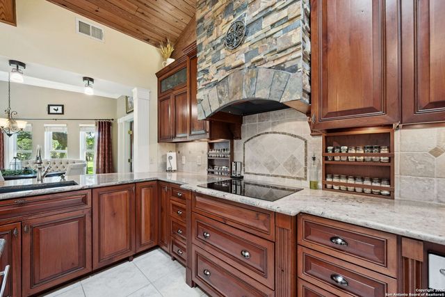 8110 park lane, Garden Ridge, TX 78266