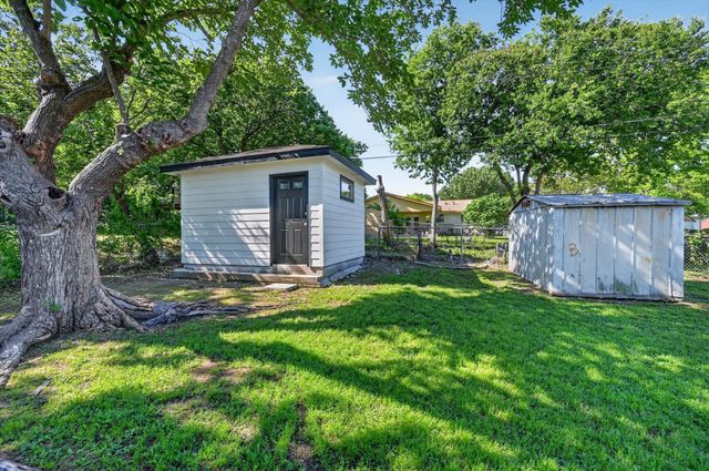 604 Holly Lane, Duncanville, TX 75116
