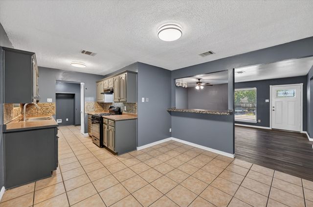 604 Holly Lane, Duncanville, TX 75116