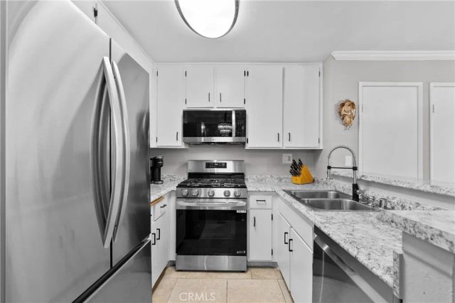 18752 Mandan 1009, Canyon Country, CA 91351