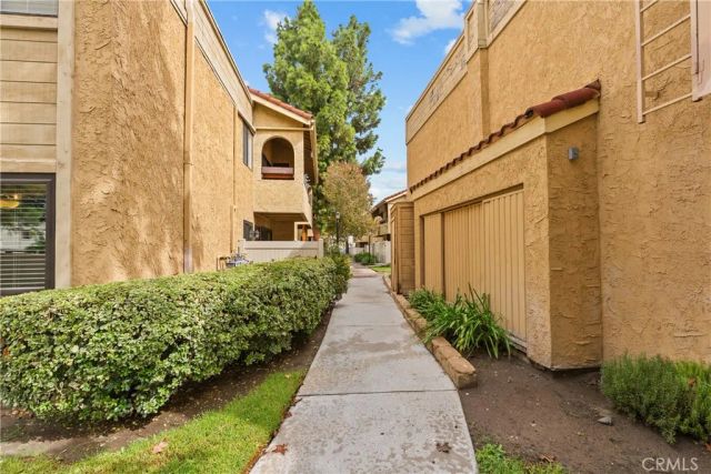 18752 Mandan 1009, Canyon Country, CA 91351