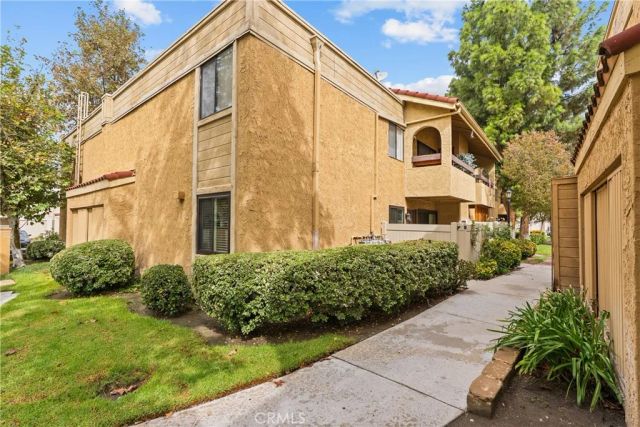 18752 Mandan 1009, Canyon Country, CA 91351
