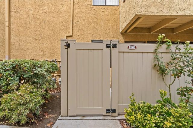 18752 Mandan 1009, Canyon Country, CA 91351