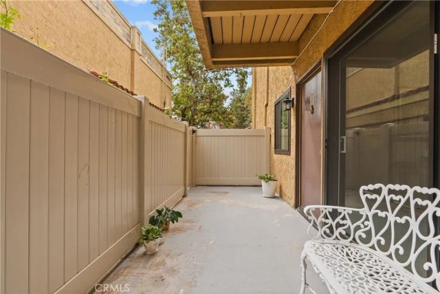18752 Mandan 1009, Canyon Country, CA 91351